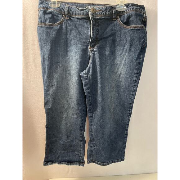 St. John’s Bay denim jeans, blue size 14 petite capris - Picture 1 of 4